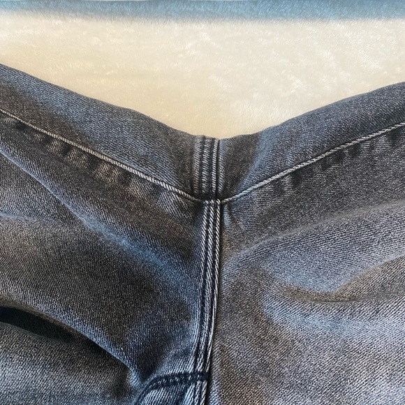 Good American Jeans - Picture 3 of 7